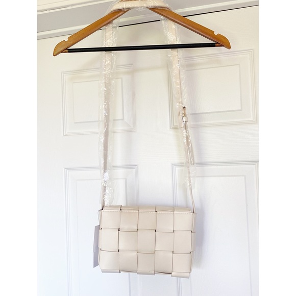 NWT JustFab Cream Weaved Faux Leather Shoulder Bag - Picture 7 of 16